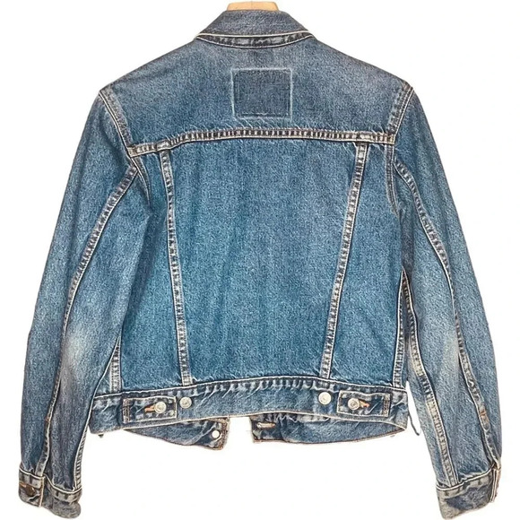 Vintage Levi’s Women's Medium Wash ‘70s Two Pocket Denim Trucker Jacket - Picture 9 of 11